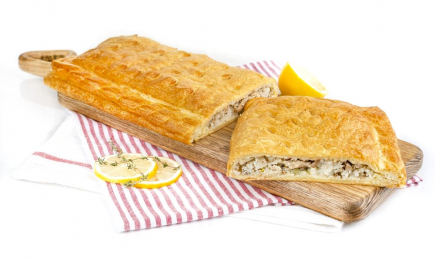 Пирог с пикшей и рисом